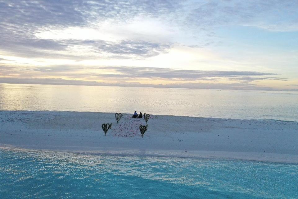 Sunrise By White Sand Dhigurah Dhigurah  Exteriér fotografie